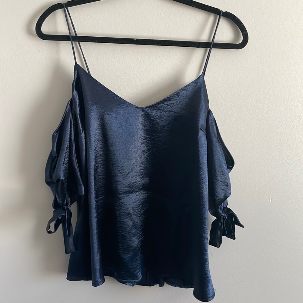 NWOT Silence + Noise cold shoulder top